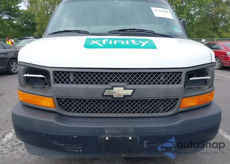 2017 Chevrolet Express 2500 Work Van z USA, uszkodzony, nr VIN 1GCWGAFFXH1277638